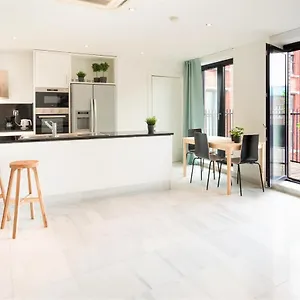 https://the-luxury-marble-lodge.hotelsantwerp.net